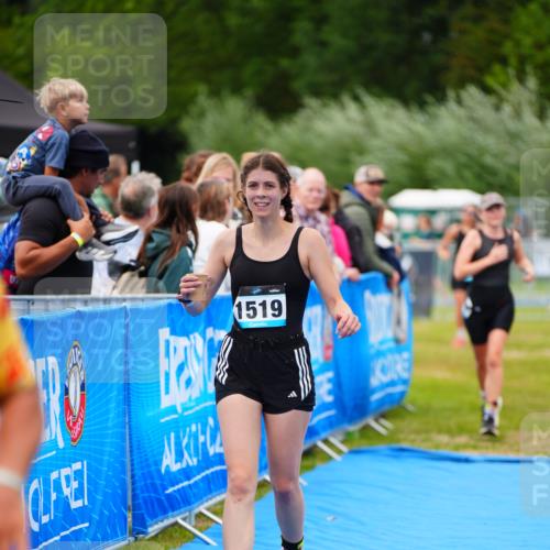 30.08.2026 - Elbe Triathlon Hamburg LAZAROV Photography http://msf.ph/oto/10067046 30.08.2026 12:21:46 Ziel 1235, 1519, 1546 meine-sportfotos.de