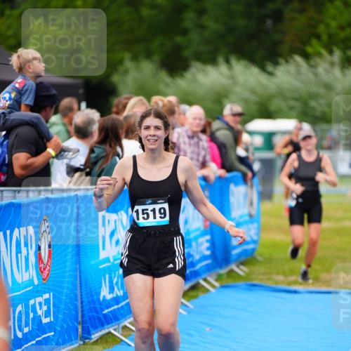 30.08.2026 - Elbe Triathlon Hamburg LAZAROV Photography http://msf.ph/oto/10067048 30.08.2026 12:21:46 Ziel 1235, 1519, 1546 meine-sportfotos.de