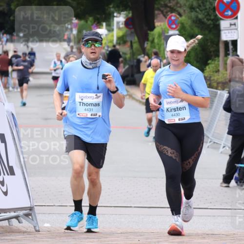 30.08.2026 - Blankeneser Heldenlauf Lena Gebhardt http://msf.ph/oto/10067053 30.08.2026 13:00:49 Ziel 4220, 4430, 4431 meine-sportfotos.de
