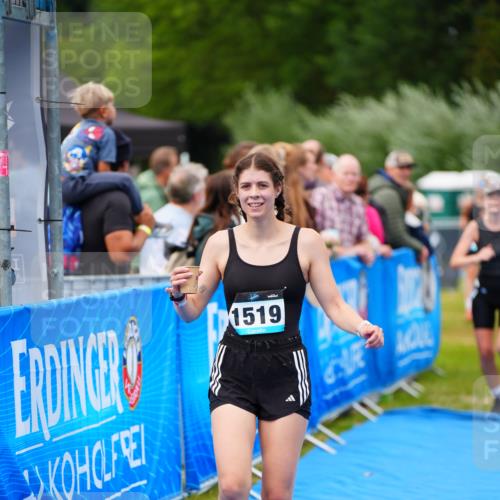 30.08.2026 - Elbe Triathlon Hamburg LAZAROV Photography http://msf.ph/oto/10067054 30.08.2026 12:21:46 Ziel 1235, 1519, 1546 meine-sportfotos.de