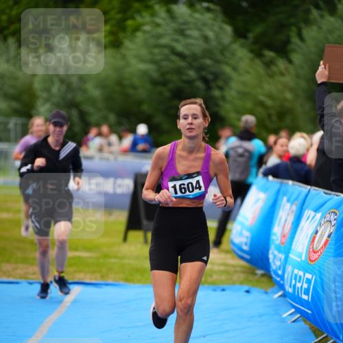 30.08.2026 - Elbe Triathlon Hamburg LAZAROV Photography http://msf.ph/oto/10067150 30.08.2026 12:22:09 Ziel 1408, 1604, 1613 meine-sportfotos.de