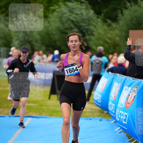 30.08.2026 - Elbe Triathlon Hamburg LAZAROV Photography http://msf.ph/oto/10067155 30.08.2026 12:22:09 Ziel 1408, 1604, 1613 meine-sportfotos.de