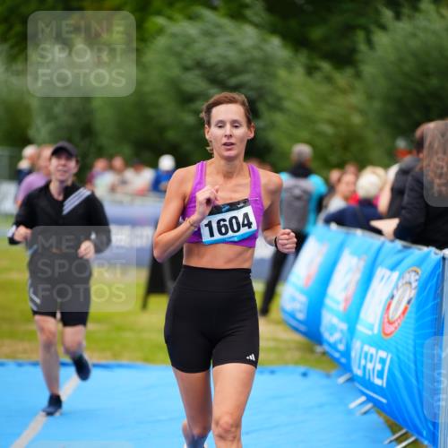 30.08.2026 - Elbe Triathlon Hamburg LAZAROV Photography http://msf.ph/oto/10067161 30.08.2026 12:22:10 Ziel 1408, 1604, 1613 meine-sportfotos.de