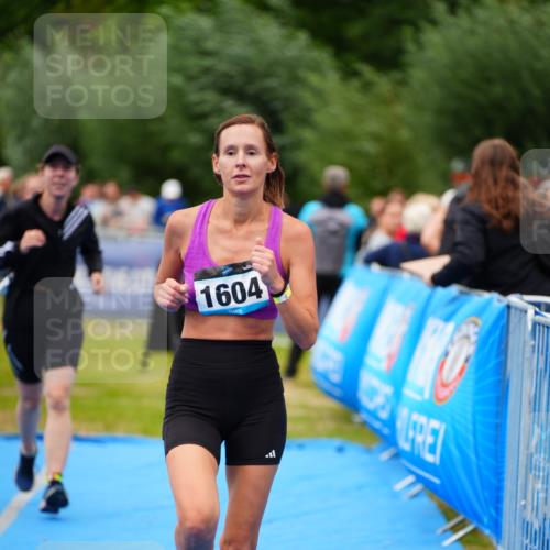 30.08.2026 - Elbe Triathlon Hamburg LAZAROV Photography http://msf.ph/oto/10067163 30.08.2026 12:22:10 Ziel 1408, 1604, 1613 meine-sportfotos.de