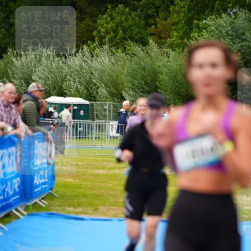 30.08.2026 - Elbe Triathlon Hamburg LAZAROV Photography http://msf.ph/oto/10067170 30.08.2026 12:22:11 Ziel 1408, 1604, 1613 meine-sportfotos.de