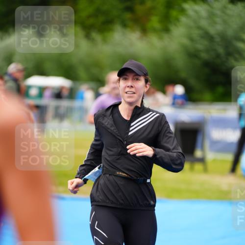 30.08.2026 - Elbe Triathlon Hamburg LAZAROV Photography http://msf.ph/oto/10067173 30.08.2026 12:22:13 Ziel 1408, 1604, 1613 meine-sportfotos.de