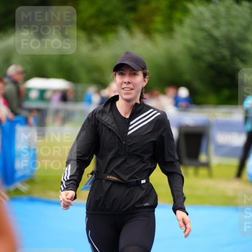 30.08.2026 - Elbe Triathlon Hamburg LAZAROV Photography http://msf.ph/oto/10067175 30.08.2026 12:22:13 Ziel 1408, 1604, 1613 meine-sportfotos.de
