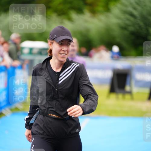 30.08.2026 - Elbe Triathlon Hamburg LAZAROV Photography http://msf.ph/oto/10067183 30.08.2026 12:22:13 Ziel 1408, 1604, 1613 meine-sportfotos.de