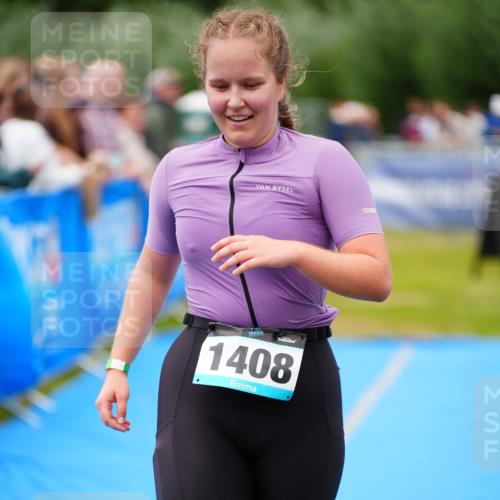 30.08.2026 - Elbe Triathlon Hamburg LAZAROV Photography http://msf.ph/oto/10067205 30.08.2026 12:22:16 Ziel 1408 meine-sportfotos.de