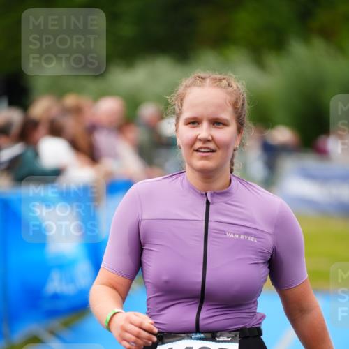 30.08.2026 - Elbe Triathlon Hamburg LAZAROV Photography http://msf.ph/oto/10067209 30.08.2026 12:22:17 Ziel 1408 meine-sportfotos.de