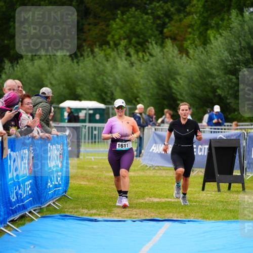 30.08.2026 - Elbe Triathlon Hamburg LAZAROV Photography http://msf.ph/oto/10067212 30.08.2026 12:22:44 Ziel 1609, 1611 meine-sportfotos.de