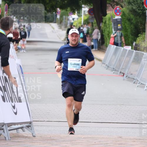 30.08.2026 - Blankeneser Heldenlauf Lena Gebhardt http://msf.ph/oto/10067223 30.08.2026 13:02:29 Ziel 4317 meine-sportfotos.de