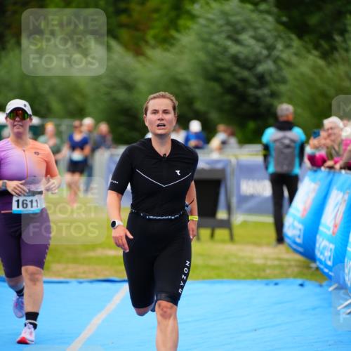 30.08.2026 - Elbe Triathlon Hamburg LAZAROV Photography http://msf.ph/oto/10067246 30.08.2026 12:22:48 Ziel 1609, 1611 meine-sportfotos.de