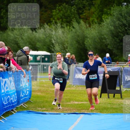 30.08.2026 - Elbe Triathlon Hamburg LAZAROV Photography http://msf.ph/oto/10067268 30.08.2026 12:22:54 Ziel 1540, 1543 meine-sportfotos.de
