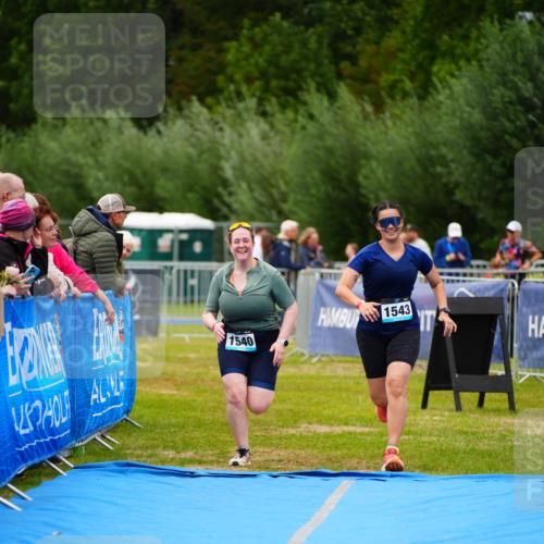 30.08.2026 - Elbe Triathlon Hamburg LAZAROV Photography http://msf.ph/oto/10067270 30.08.2026 12:22:55 Ziel 1540, 1543 meine-sportfotos.de