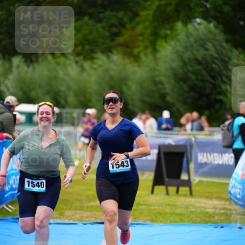 30.08.2026 - Elbe Triathlon Hamburg LAZAROV Photography http://msf.ph/oto/10067282 30.08.2026 12:22:56 Ziel 1540, 1543, 1711 meine-sportfotos.de