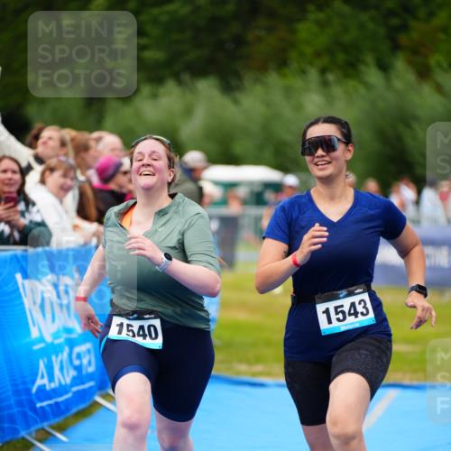 30.08.2026 - Elbe Triathlon Hamburg LAZAROV Photography http://msf.ph/oto/10067291 30.08.2026 12:22:57 Ziel 1540, 1543, 1711 meine-sportfotos.de