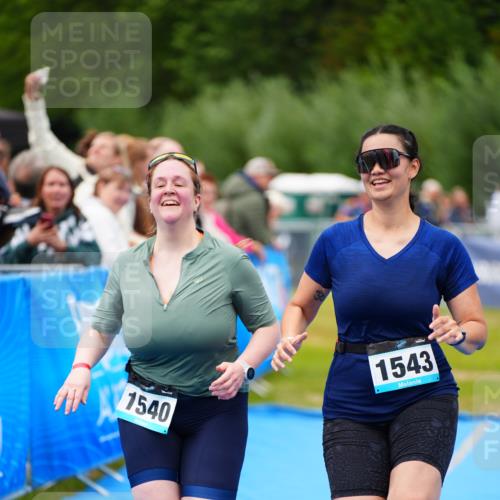 30.08.2026 - Elbe Triathlon Hamburg LAZAROV Photography http://msf.ph/oto/10067295 30.08.2026 12:22:57 Ziel 1540, 1543, 1711 meine-sportfotos.de