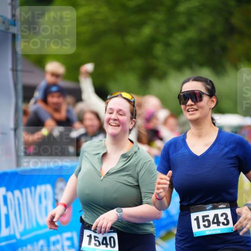 30.08.2026 - Elbe Triathlon Hamburg LAZAROV Photography http://msf.ph/oto/10067301 30.08.2026 12:22:58 Ziel 1540, 1543, 1711 meine-sportfotos.de