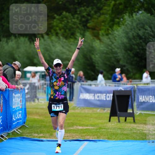 30.08.2026 - Elbe Triathlon Hamburg LAZAROV Photography http://msf.ph/oto/10067304 30.08.2026 12:23:03 Ziel 1711 meine-sportfotos.de