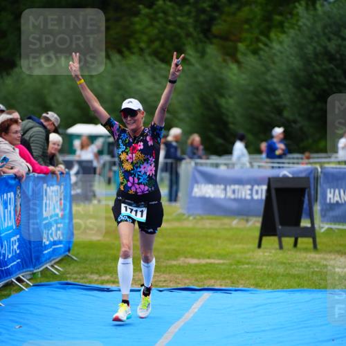 30.08.2026 - Elbe Triathlon Hamburg LAZAROV Photography http://msf.ph/oto/10067307 30.08.2026 12:23:03 Ziel 1711 meine-sportfotos.de