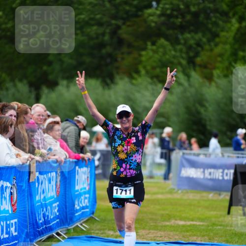 30.08.2026 - Elbe Triathlon Hamburg LAZAROV Photography http://msf.ph/oto/10067314 30.08.2026 12:23:04 Ziel 1711 meine-sportfotos.de