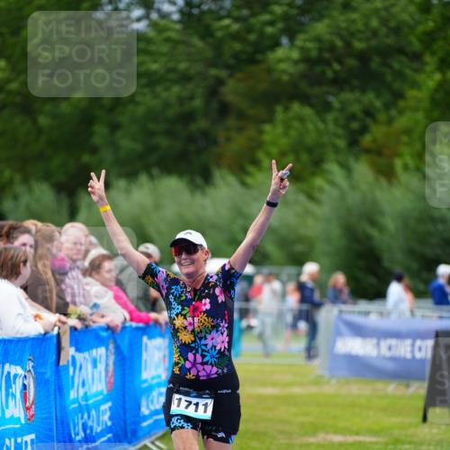 30.08.2026 - Elbe Triathlon Hamburg LAZAROV Photography http://msf.ph/oto/10067320 30.08.2026 12:23:04 Ziel 1711 meine-sportfotos.de