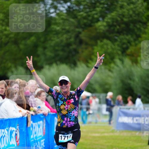30.08.2026 - Elbe Triathlon Hamburg LAZAROV Photography http://msf.ph/oto/10067323 30.08.2026 12:23:04 Ziel 1711 meine-sportfotos.de