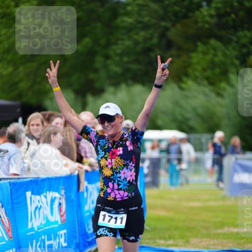 30.08.2026 - Elbe Triathlon Hamburg LAZAROV Photography http://msf.ph/oto/10067330 30.08.2026 12:23:05 Ziel 1711 meine-sportfotos.de