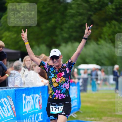 30.08.2026 - Elbe Triathlon Hamburg LAZAROV Photography http://msf.ph/oto/10067333 30.08.2026 12:23:05 Ziel 1711 meine-sportfotos.de