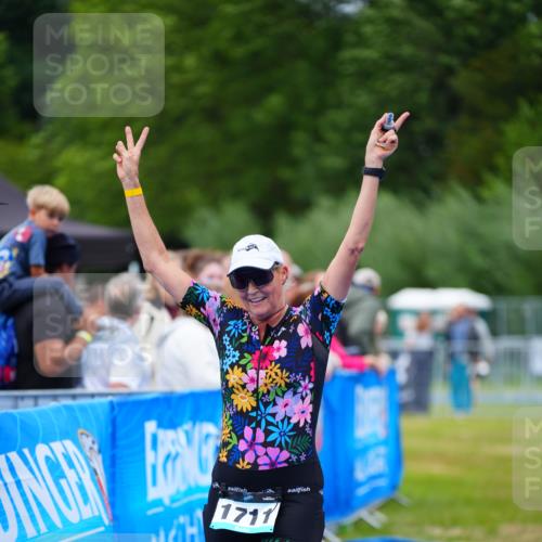 30.08.2026 - Elbe Triathlon Hamburg LAZAROV Photography http://msf.ph/oto/10067336 30.08.2026 12:23:05 Ziel 1711 meine-sportfotos.de