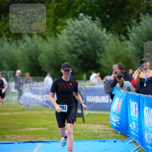 30.08.2026 - Elbe Triathlon Hamburg LAZAROV Photography http://msf.ph/oto/10067356 30.08.2026 12:23:15 Ziel 906, 1668, 1692 meine-sportfotos.de