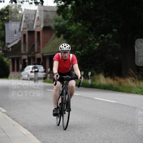 30.08.2026 - Elbe Triathlon Hamburg Michael Burmester http://msf.ph/oto/10067386 30.08.2026 15:39:27 Radfahren  meine-sportfotos.de
