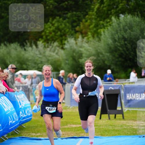 30.08.2026 - Elbe Triathlon Hamburg LAZAROV Photography http://msf.ph/oto/10067401 30.08.2026 12:23:21 Ziel 906, 1668 meine-sportfotos.de
