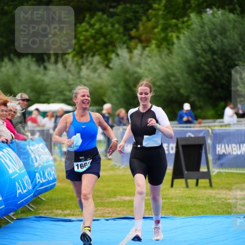 30.08.2026 - Elbe Triathlon Hamburg LAZAROV Photography http://msf.ph/oto/10067405 30.08.2026 12:23:21 Ziel 906, 1668 meine-sportfotos.de