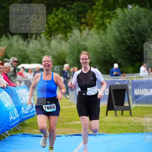 30.08.2026 - Elbe Triathlon Hamburg LAZAROV Photography http://msf.ph/oto/10067407 30.08.2026 12:23:21 Ziel 906, 1668 meine-sportfotos.de