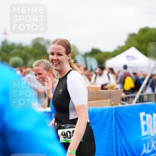 30.08.2026 - Elbe Triathlon Hamburg LAZAROV Photography http://msf.ph/oto/10067432 30.08.2026 12:23:27 Ziel  meine-sportfotos.de