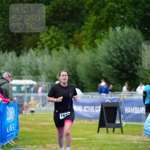 30.08.2026 - Elbe Triathlon Hamburg LAZAROV Photography http://msf.ph/oto/10067450 30.08.2026 12:23:48 Ziel 1622 meine-sportfotos.de