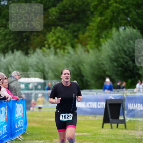 30.08.2026 - Elbe Triathlon Hamburg LAZAROV Photography http://msf.ph/oto/10067456 30.08.2026 12:23:49 Ziel 1622 meine-sportfotos.de