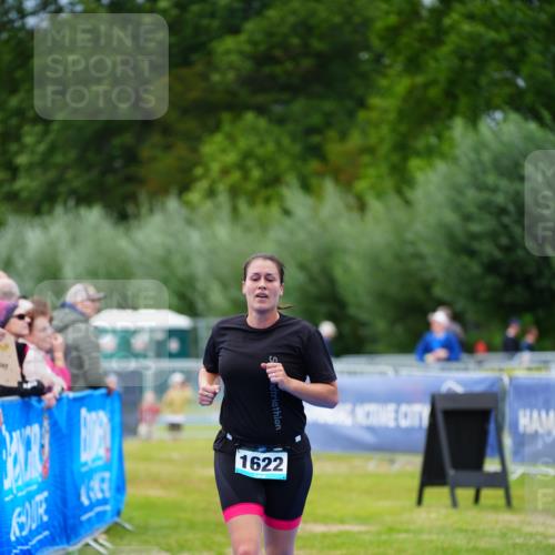 30.08.2026 - Elbe Triathlon Hamburg LAZAROV Photography http://msf.ph/oto/10067459 30.08.2026 12:23:50 Ziel 1622 meine-sportfotos.de