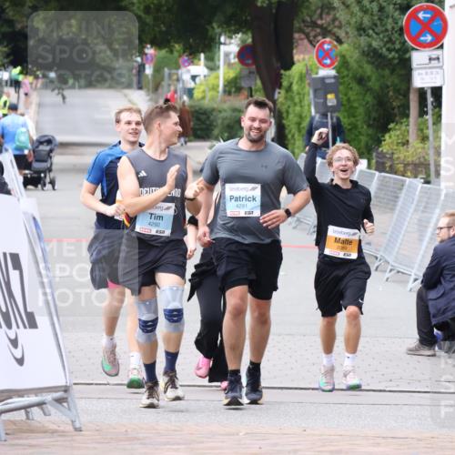 30.08.2026 - Blankeneser Heldenlauf Lena Gebhardt http://msf.ph/oto/10067471 30.08.2026 13:07:23 Ziel  meine-sportfotos.de