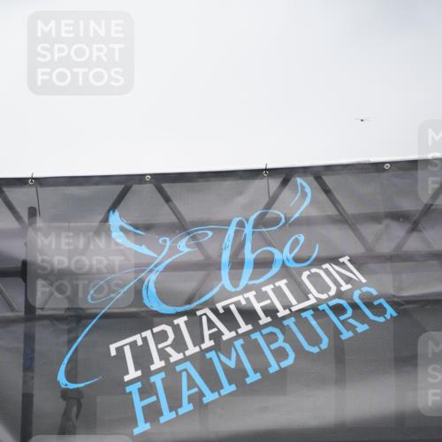 30.08.2026 - Elbe Triathlon Hamburg LAZAROV Photography http://msf.ph/oto/10067499 30.08.2026 12:24:17 Ziel 1719 meine-sportfotos.de