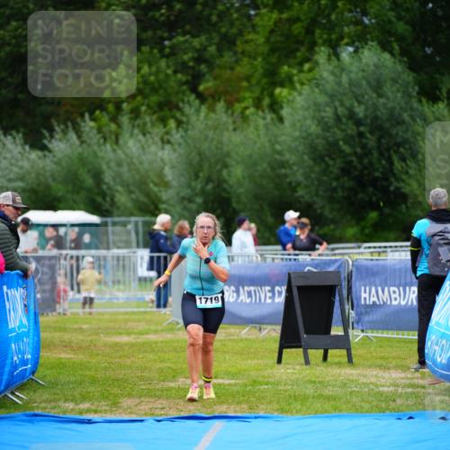 30.08.2026 - Elbe Triathlon Hamburg LAZAROV Photography http://msf.ph/oto/10067504 30.08.2026 12:24:22 Ziel 1719 meine-sportfotos.de