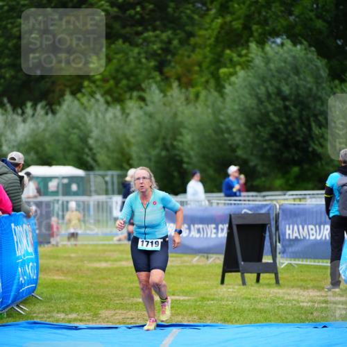 30.08.2026 - Elbe Triathlon Hamburg LAZAROV Photography http://msf.ph/oto/10067516 30.08.2026 12:24:23 Ziel 1719 meine-sportfotos.de