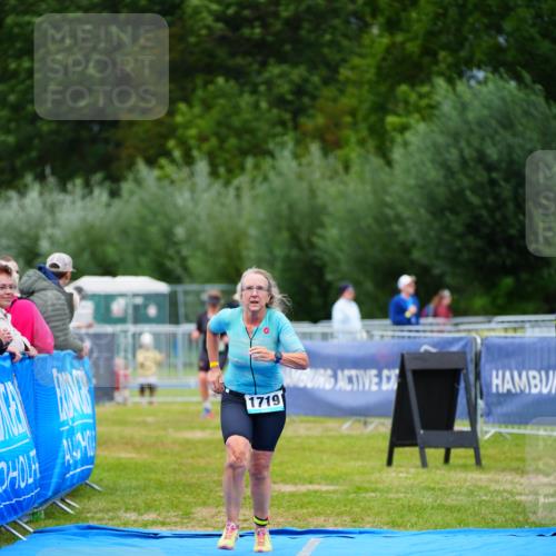 30.08.2026 - Elbe Triathlon Hamburg LAZAROV Photography http://msf.ph/oto/10067522 30.08.2026 12:24:23 Ziel 1719 meine-sportfotos.de