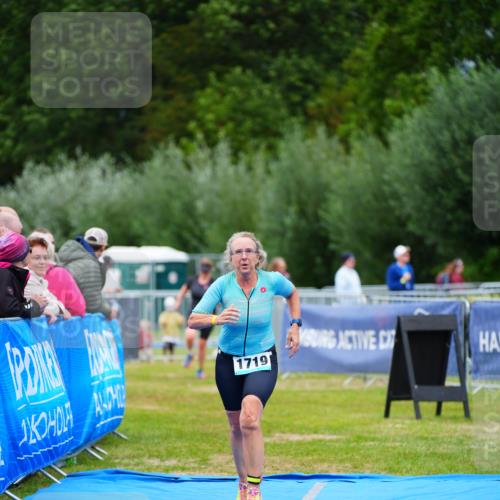 30.08.2026 - Elbe Triathlon Hamburg LAZAROV Photography http://msf.ph/oto/10067528 30.08.2026 12:24:24 Ziel 925, 1719 meine-sportfotos.de