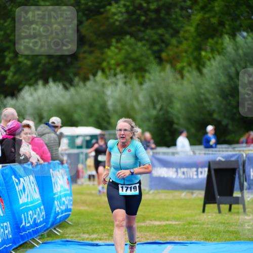 30.08.2026 - Elbe Triathlon Hamburg LAZAROV Photography http://msf.ph/oto/10067535 30.08.2026 12:24:24 Ziel 925, 1719 meine-sportfotos.de
