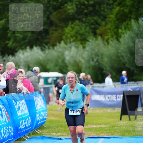 30.08.2026 - Elbe Triathlon Hamburg LAZAROV Photography http://msf.ph/oto/10067538 30.08.2026 12:24:24 Ziel 925, 1719 meine-sportfotos.de