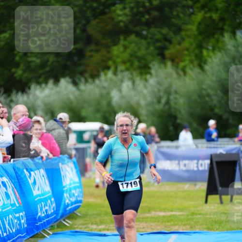 30.08.2026 - Elbe Triathlon Hamburg LAZAROV Photography http://msf.ph/oto/10067543 30.08.2026 12:24:25 Ziel 925, 1719 meine-sportfotos.de
