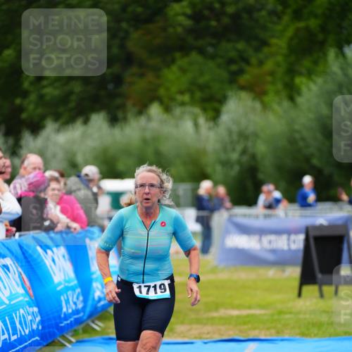 30.08.2026 - Elbe Triathlon Hamburg LAZAROV Photography http://msf.ph/oto/10067550 30.08.2026 12:24:25 Ziel 925, 1719 meine-sportfotos.de